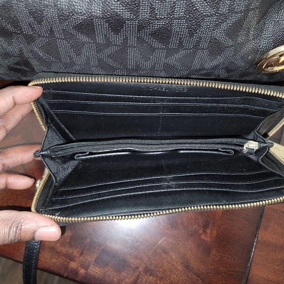 Mk hobo bag with matching wallet - Picture 2 of 6